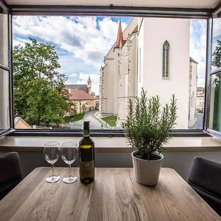 Apartmany Na Mikulasskem Namesti Znojmo Luaran gambar