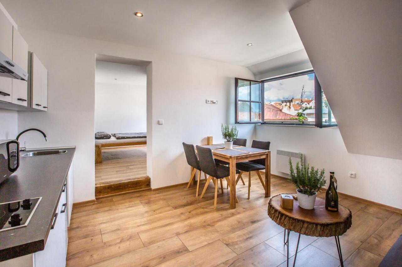 Apartmany Na Mikulasskem Namesti Znojmo Luaran gambar