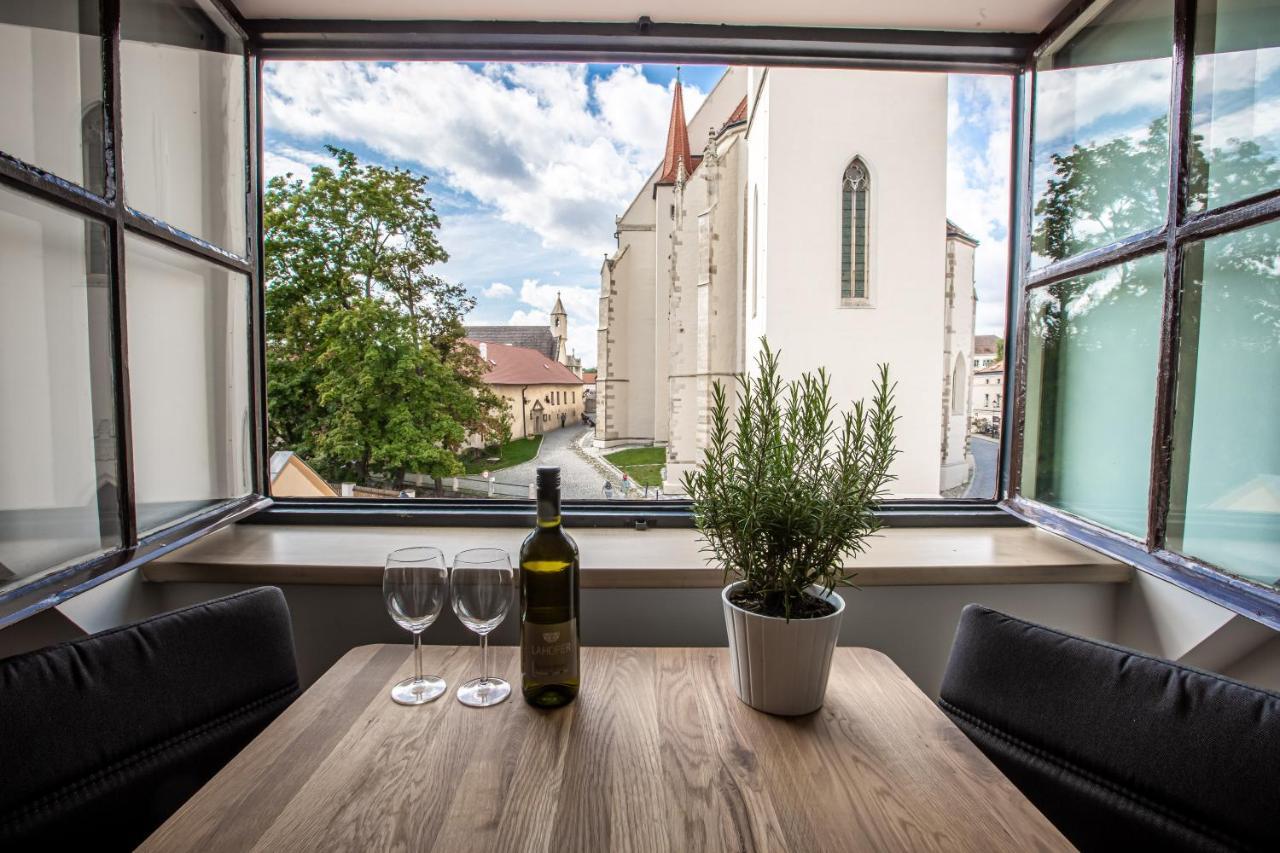 Apartmany Na Mikulasskem Namesti Znojmo Luaran gambar