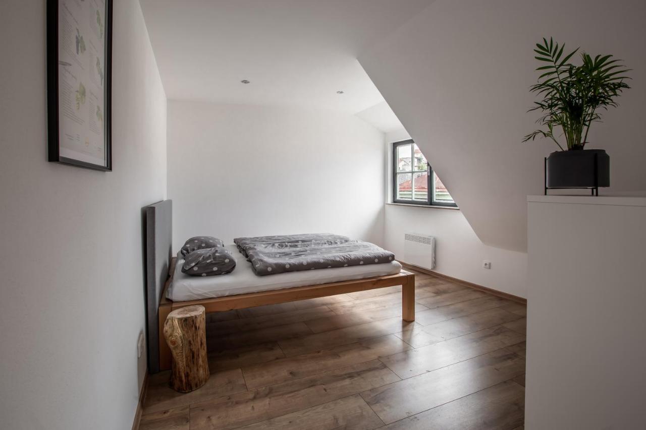 Apartmany Na Mikulasskem Namesti Znojmo Luaran gambar