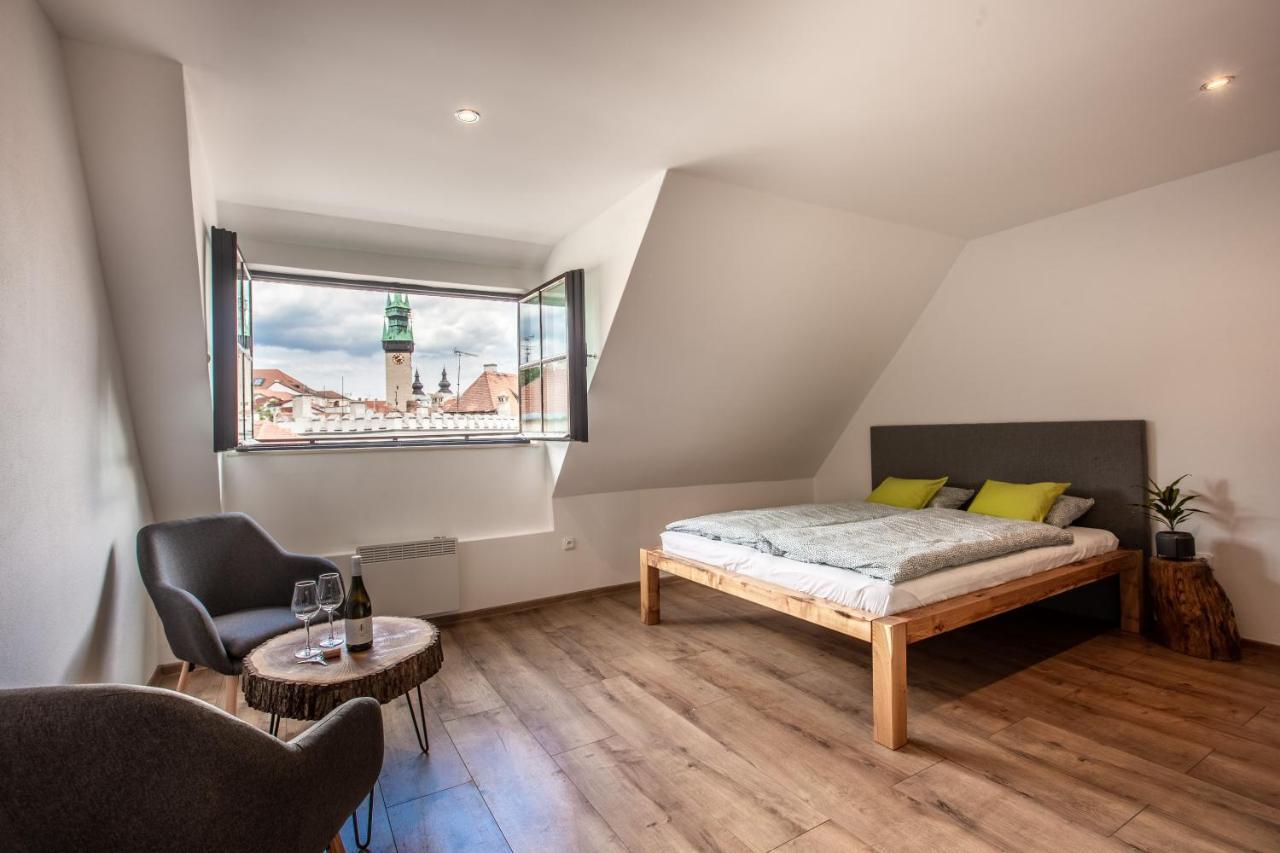 Apartmany Na Mikulasskem Namesti Znojmo Luaran gambar