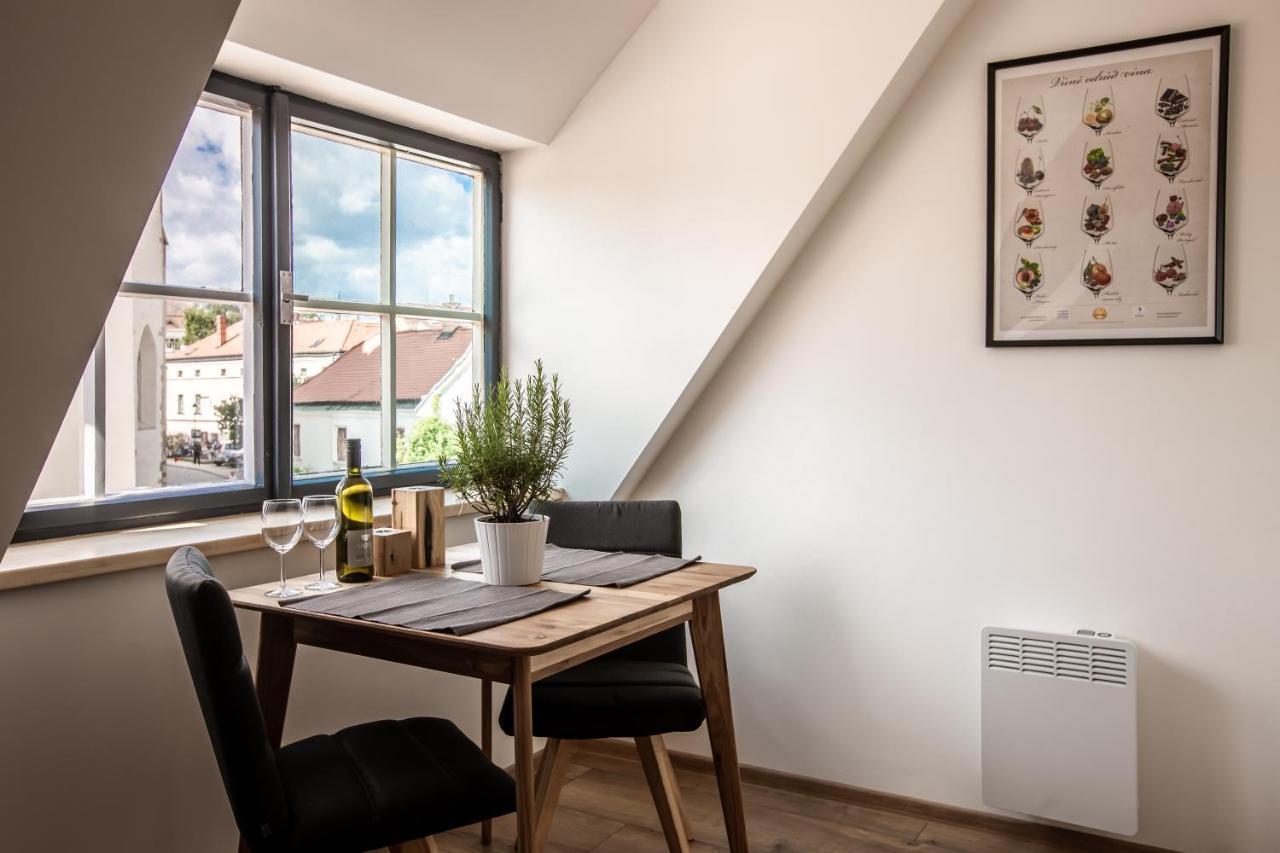 Apartmany Na Mikulasskem Namesti Znojmo Luaran gambar