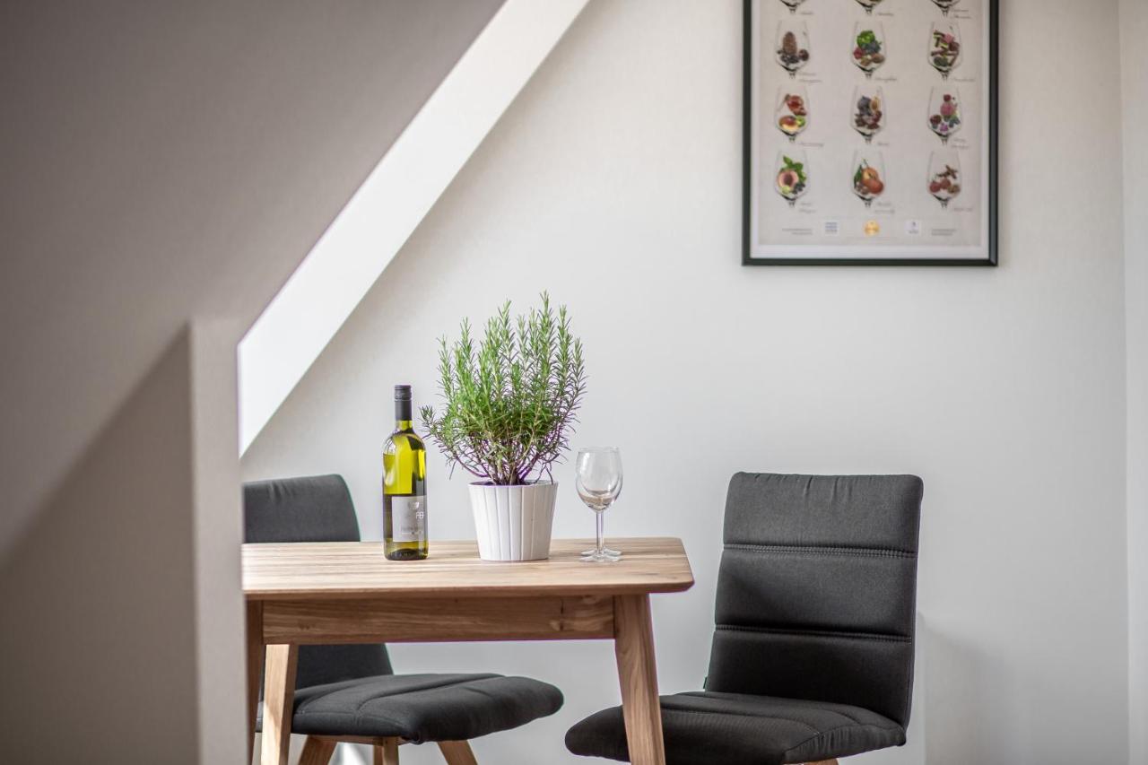 Apartmany Na Mikulasskem Namesti Znojmo Luaran gambar