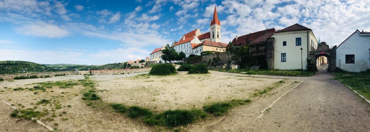 Apartmany Na Mikulasskem Namesti Znojmo Luaran gambar
